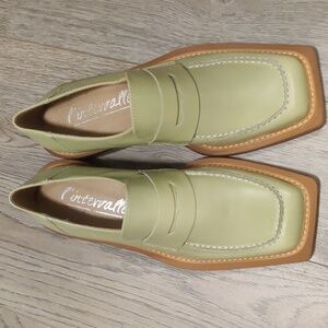 l'intervalle green brand new loafers